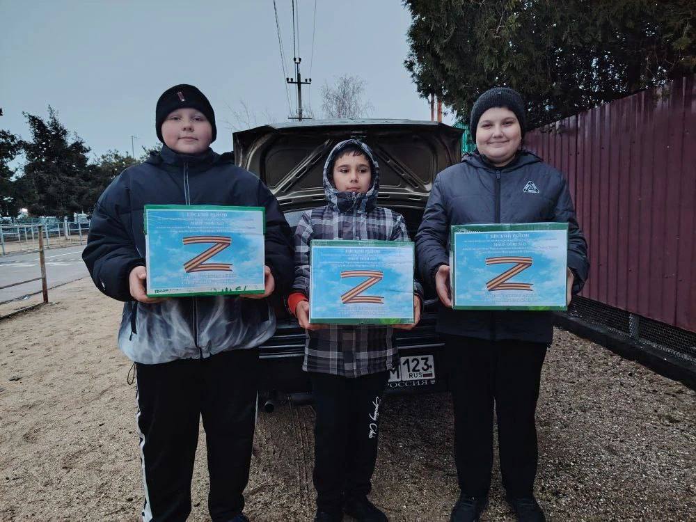 В Ейском районе учащиеся школы МБОУООШ13 присоединились к всероссийской гуманитарной акции «Своих не бросаем»