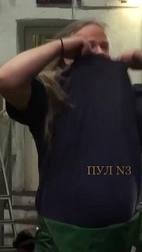 Венгерские металлурги решили пойти по стопам австралийских пожарных и тоже снялись обнажёнными для благотворительного календаря