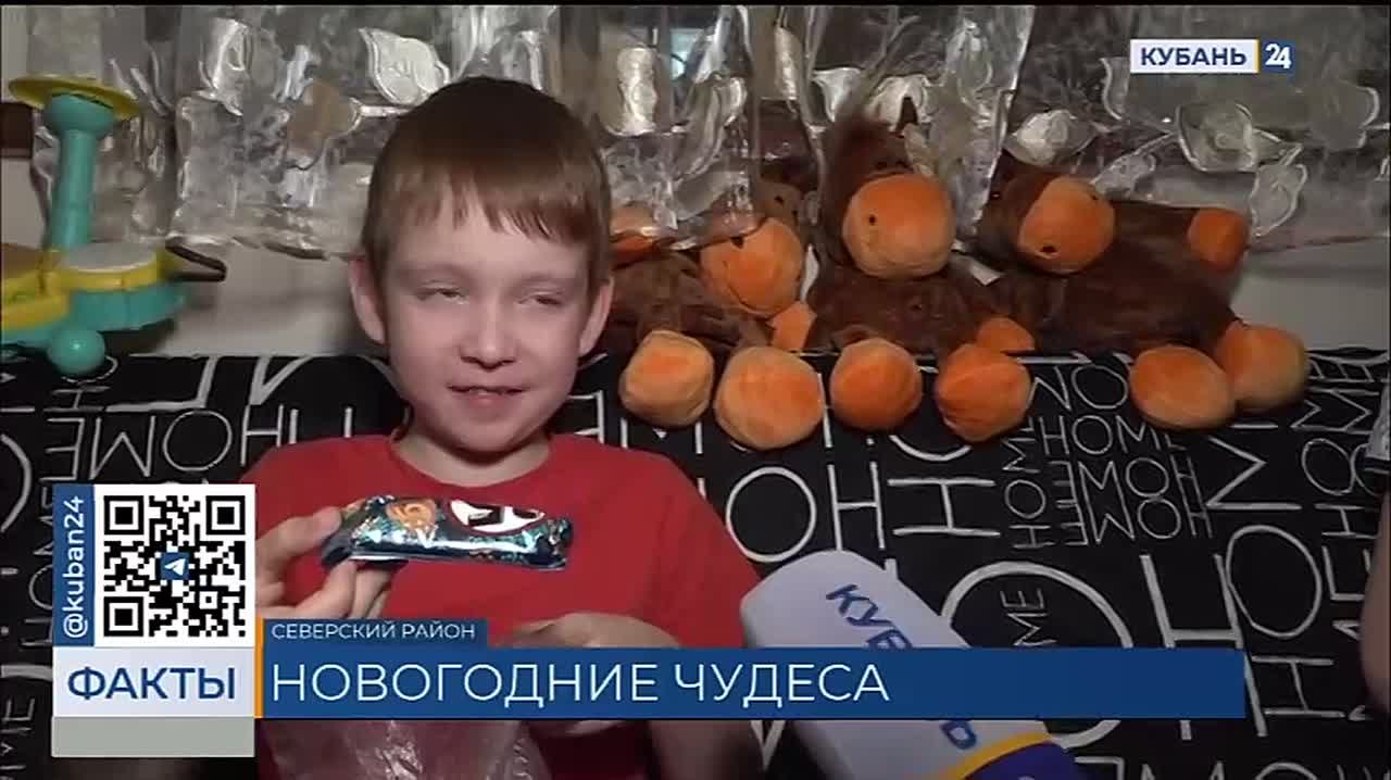 Дед Мороз и Снегурочка пришли к 5-летнему Игорю, у которого нарушения опорно-двигательного аппарата