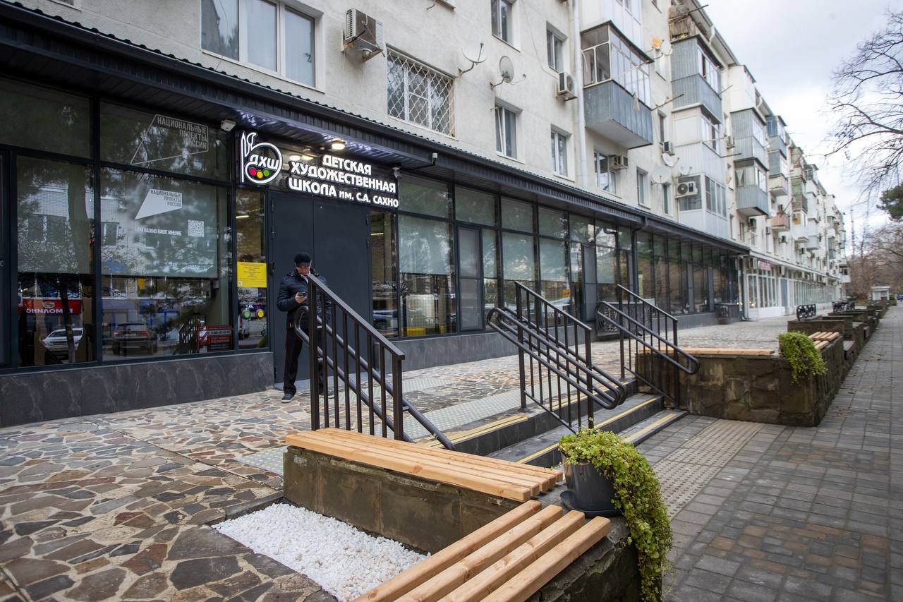 В Анапе после капремонта открыли Детскую художественную школу