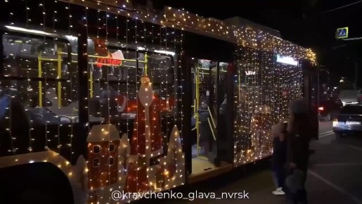 Новогодний общественный транспорт курсирует по улицам Новороссийска