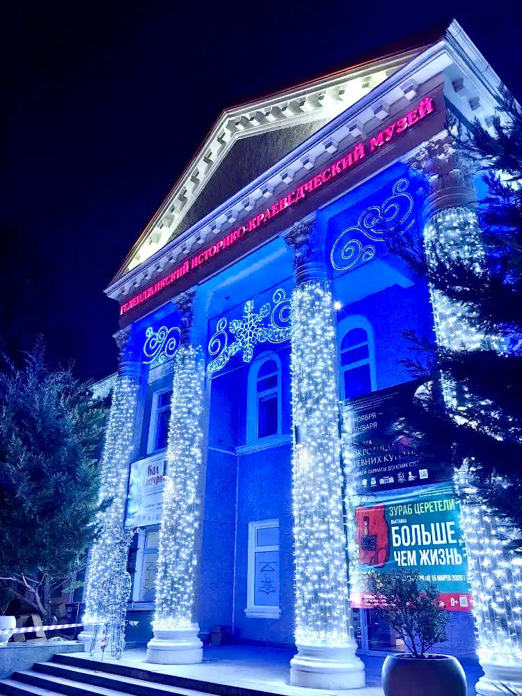 Создавайте праздничное настроение и выигрывайте солидные денежные призы с конкурсом «Новогодний Геленджик»!