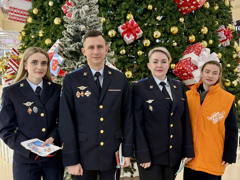 В рамках акции «Елка желаний» полицейские исполняют мечты юных новороссийцев