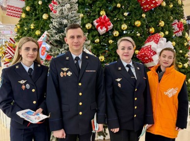 В рамках акции «Елка желаний» полицейские исполняют мечты юных новороссийцев