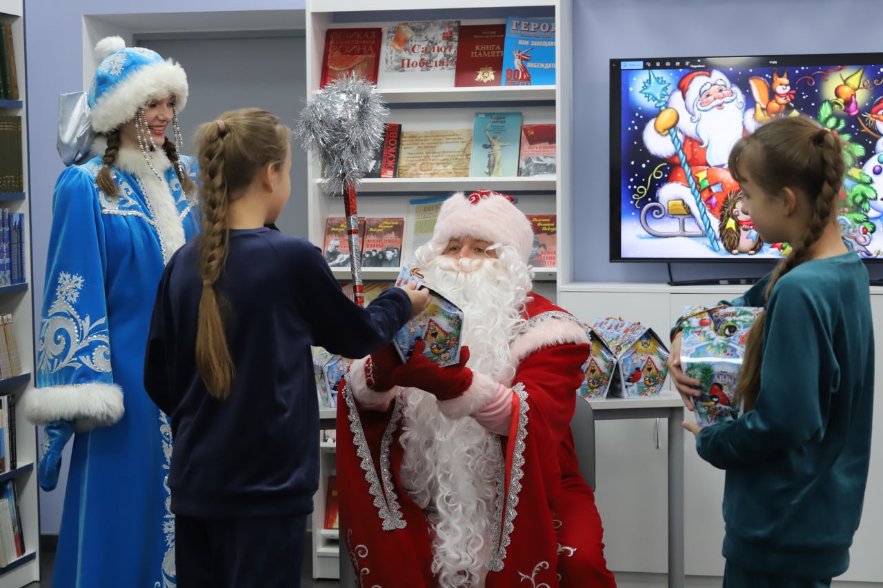 Сладкий подарок – из рук Дедушки Мороза