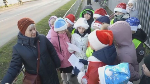 В Крымском районе вместе с автоинспекторами в наряд заступили юные Дед Мороз и Снегурочка
