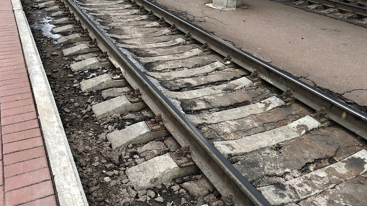 В Краснодарском крае остановился поезд Ростов-Адлер, задерживаются ещё 18