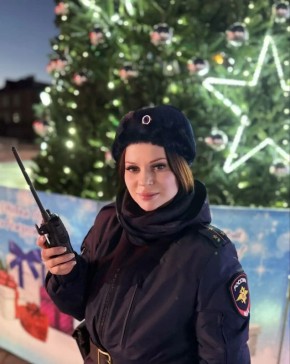Уважаемые коллеги!. Тем, кто встретил Новый год, находясь на службе и все каникулы проведет на страже порядка, наше традиционное отдельное поздравление