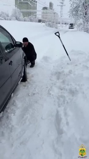 Инспекторы ДПС помогают водителям, попавшим в беду из-за непогоды в Гулькевичском районе