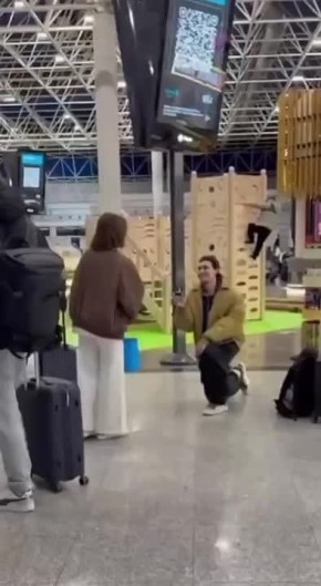 Иногда любовь звучит громче любого объявления в аэропорту