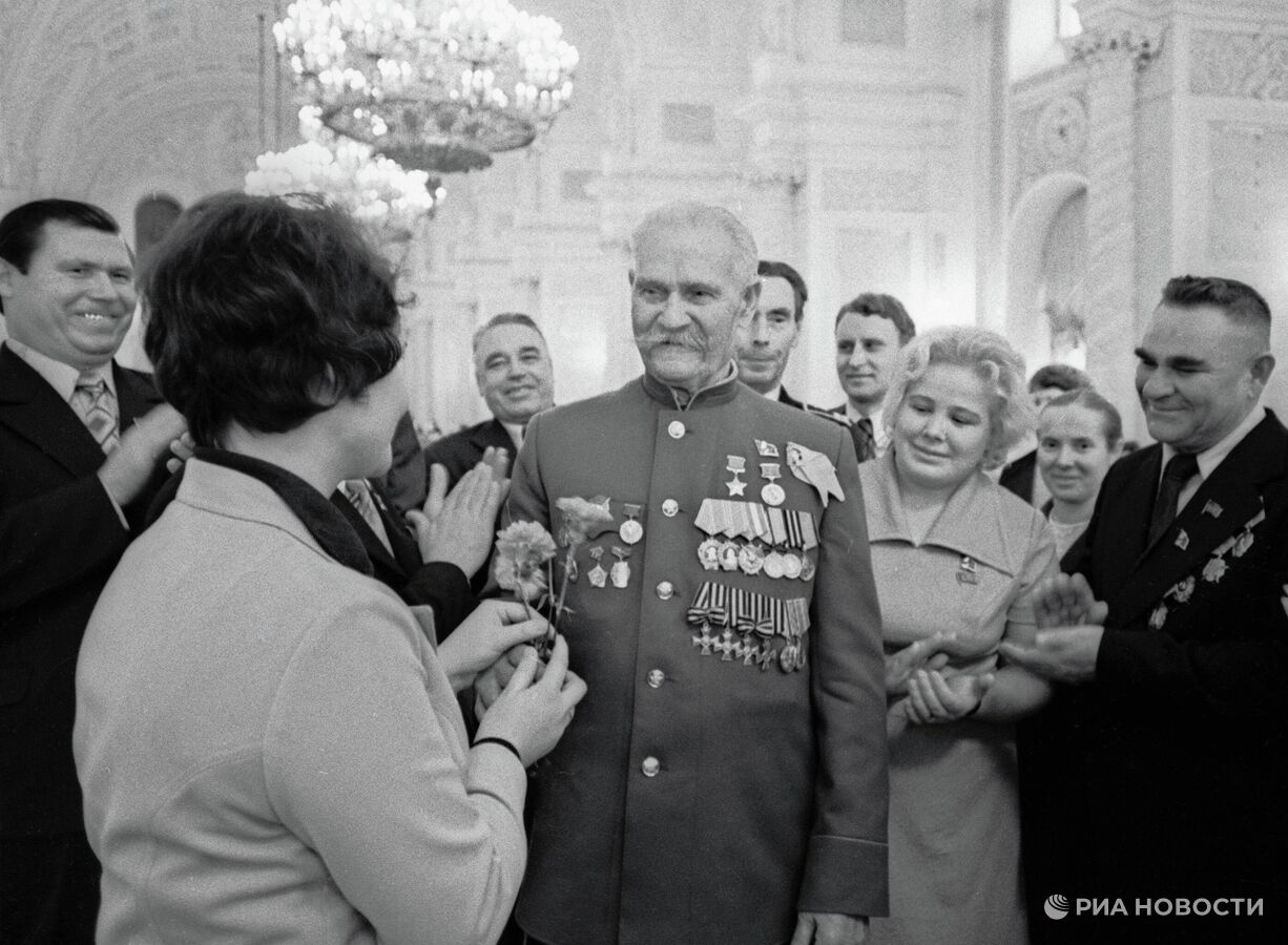 Пришел к Сталину с царскими наградами: как простой казак спас Кавказ