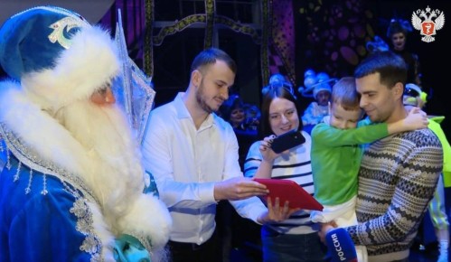 Министр здравоохранения РФ Михаил Мурашко в рамках акции «Ёлка желаний» исполнил мечту пятилетнего Мирона из Краснодара