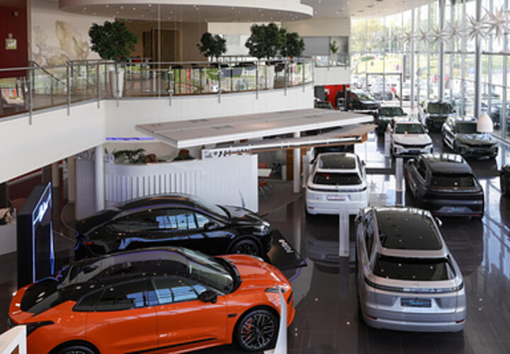 В правительстве рассказали, как изменились продажи новых автомобилей в РФ за год