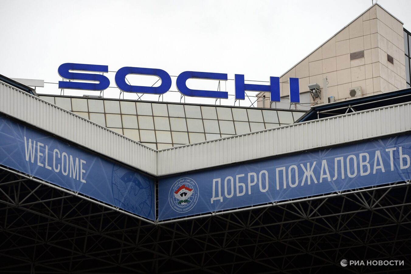 В аэропорту Сочи задерживаются девять рейсов на вылет