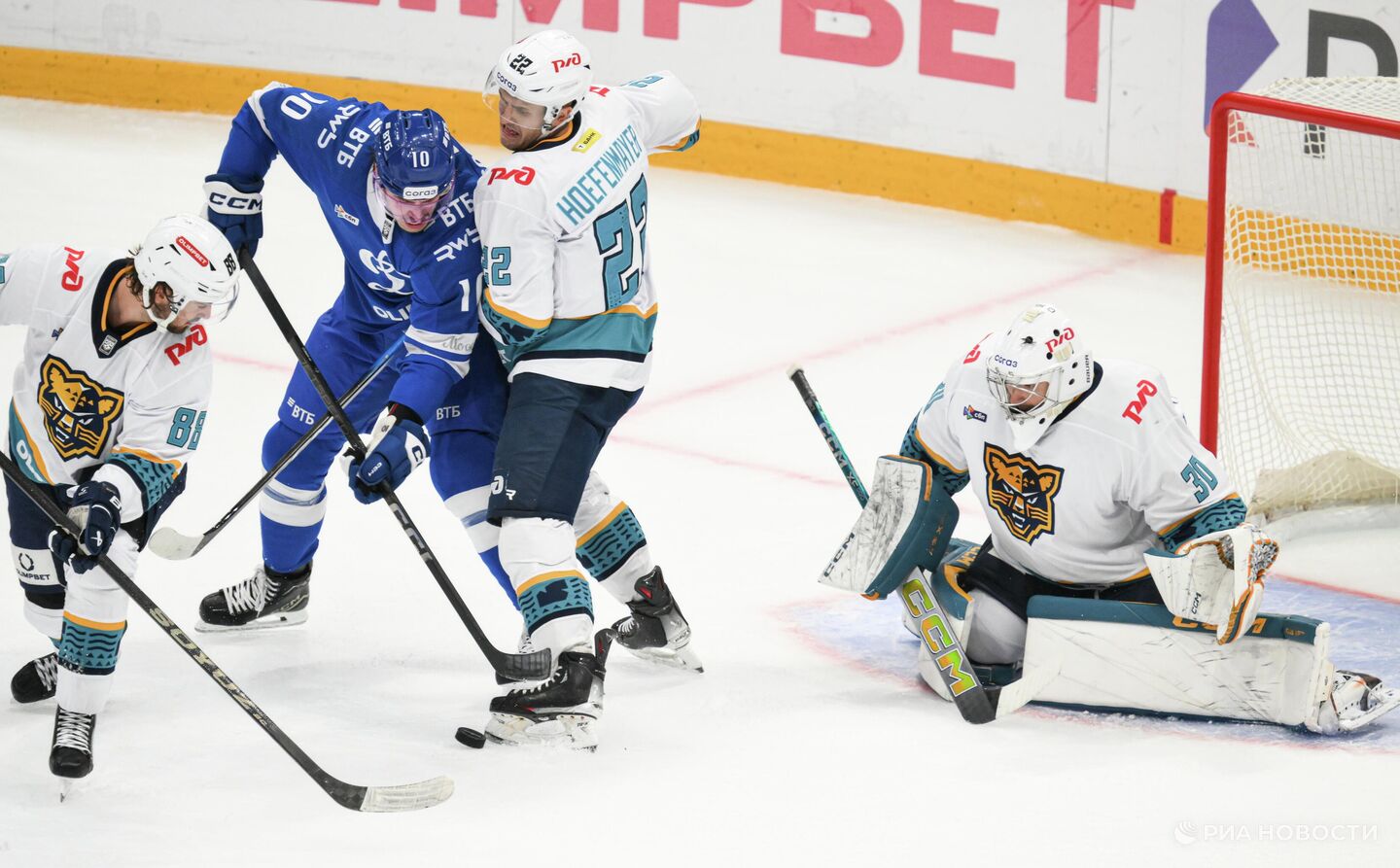 Шатаут Хомченко помог "Сочи" победить московское "Динамо" в матче КХЛ