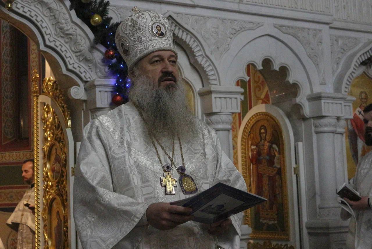 Андрей Харченко: Дорогие армавирцы, от всего сердца поздравляю вас с великим и светлым праздником — Рождеством Христовым! Пусть в этот волшебный день в ваших домах царит особая атмосфера любви, уюта и радости