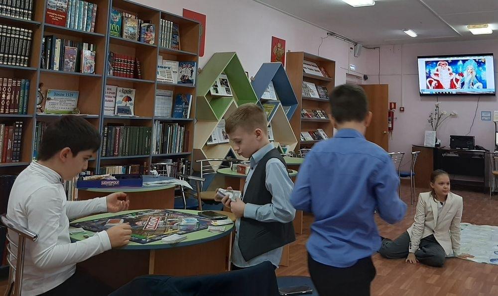 Библиотеки Новороссийска подготовили для читателей всех возрастов новогодние выставки, викторины, игры, познавательные встречи и «литературные путешествия»