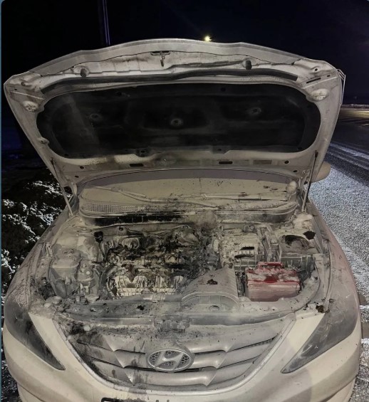 В Краснодарском крае сотрудники Госавтоинспекции помогли водителю потушить воспламенившийся автомобиль