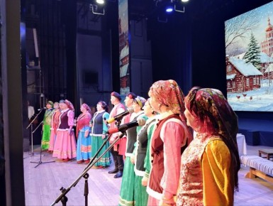 По доброй традиции особой Рождественской программой встречали сегодня гостей участники народного вокального ансамбля "Русская песня"