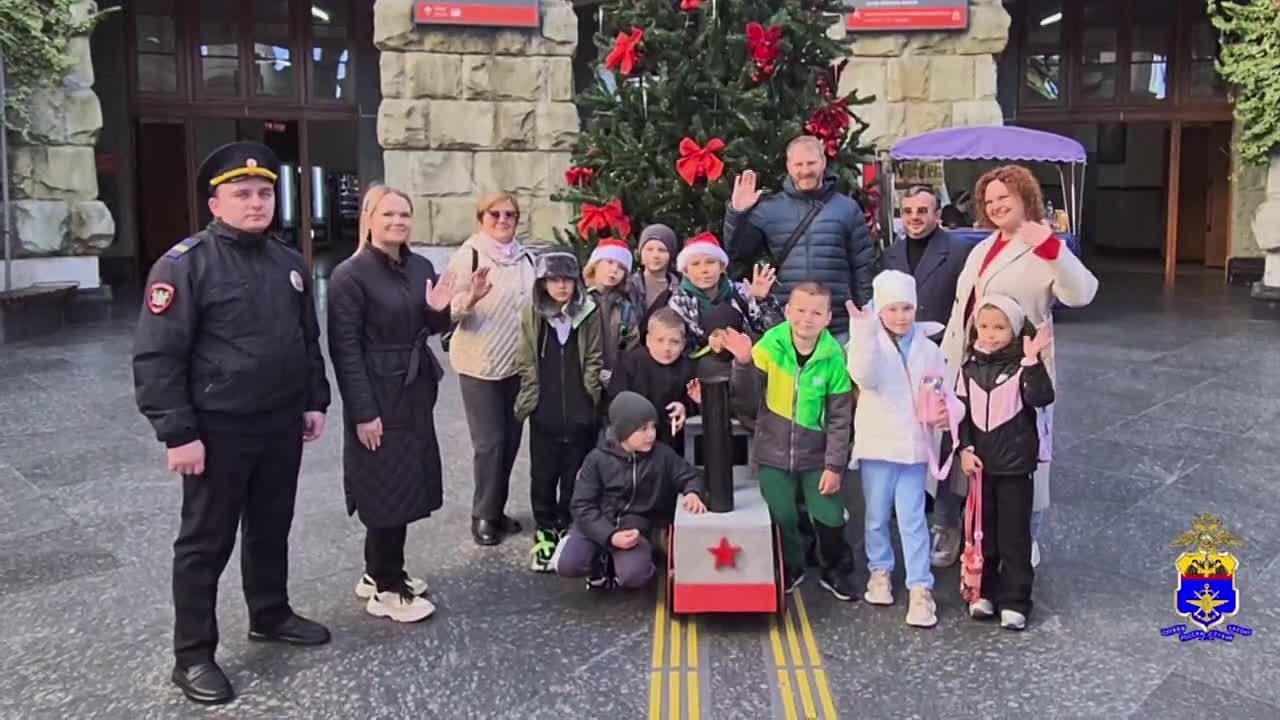 Общественный совет при Сочинском линейном управлении МВД России на транспорте провел акцию «Путь безопасности» для школьников