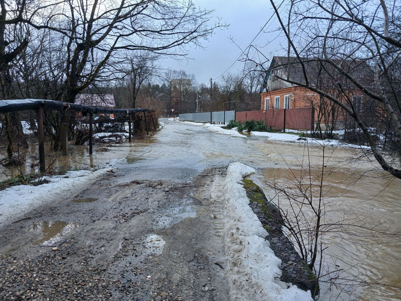 Жителей Апшеронска предупредили о возможной эвакуации