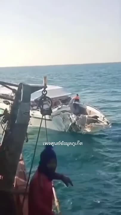 Россиянка погибла при столкновении туристического катера с траулером в Таиланде, пишет местная газета "Тхаи Рат"