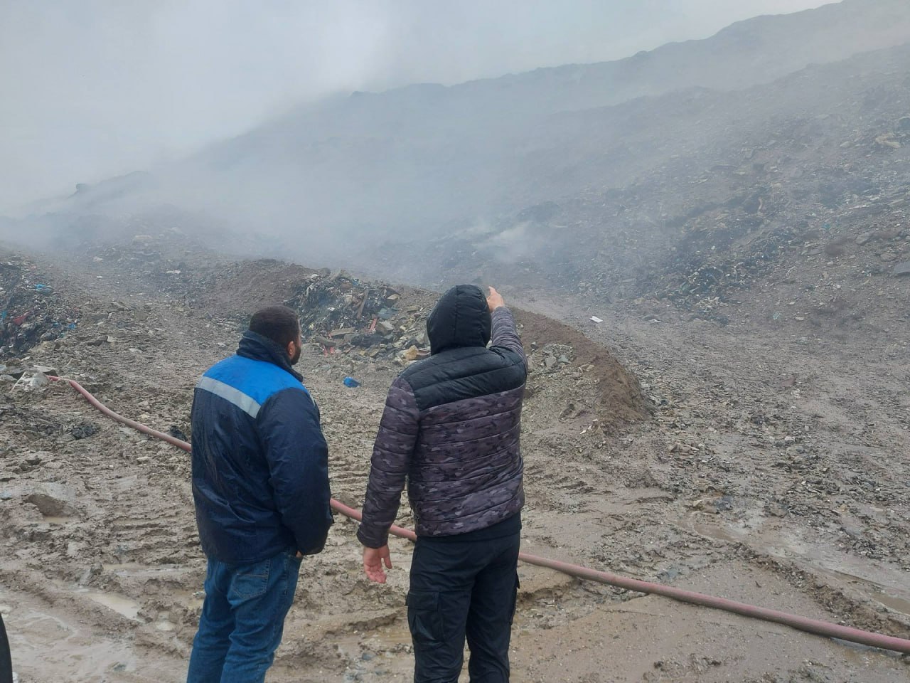 Мусорный полигон в Новороссийске продолжает тлеть