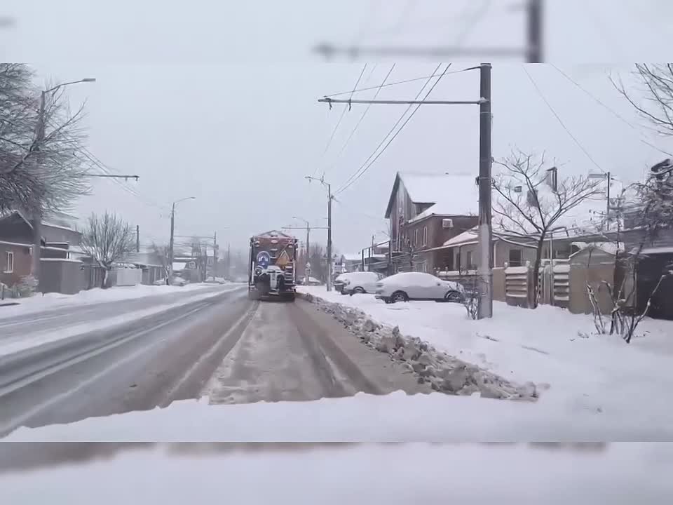 Продолжается дежурство техники