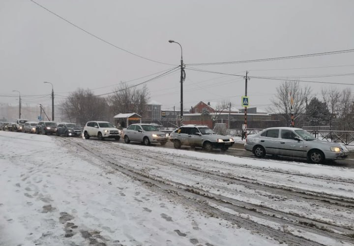 Краснодар заметает, в городе всю ночь непрерывно шел снег