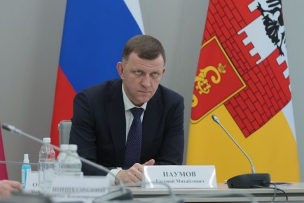 Евгений Наумов на заседании краевого оперштаба рассказал о принимаемых мерах по ликвидации последствий снегопада