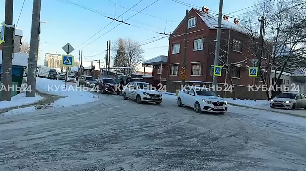 Авария произошла этим утром в Краснодаре