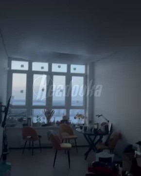 Неисправная вытяжка взорвала натяжной потолок и напугала жильцов квартиры