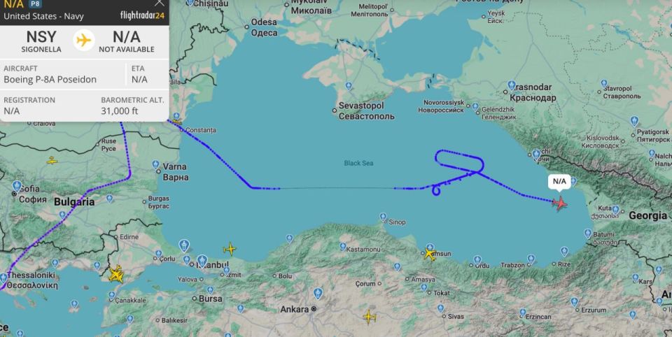 Американский P-8A Poseidon в эти минуты работает крайне близко к Сочи и военно-морской базе в Новороссийске