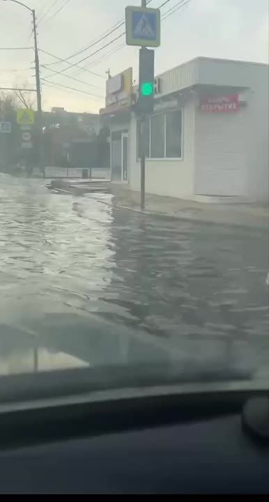 Без воды остались жители на шести улицах в Краснодаре из-за аварии на водоводе