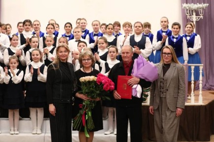В Краснодаре поздравили с 90-летием педагога ДШИ № 11 Анатолия Захарова