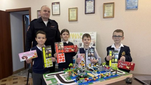 Ребята из клуба робототехники побывали в гостях у сотрудников Госавтоинспекции г. Новороссийска