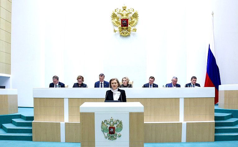 А. Попова рассказала сенаторам о биологической безопасности, защите прав потребителей и борьбе с нелегальной торговлей