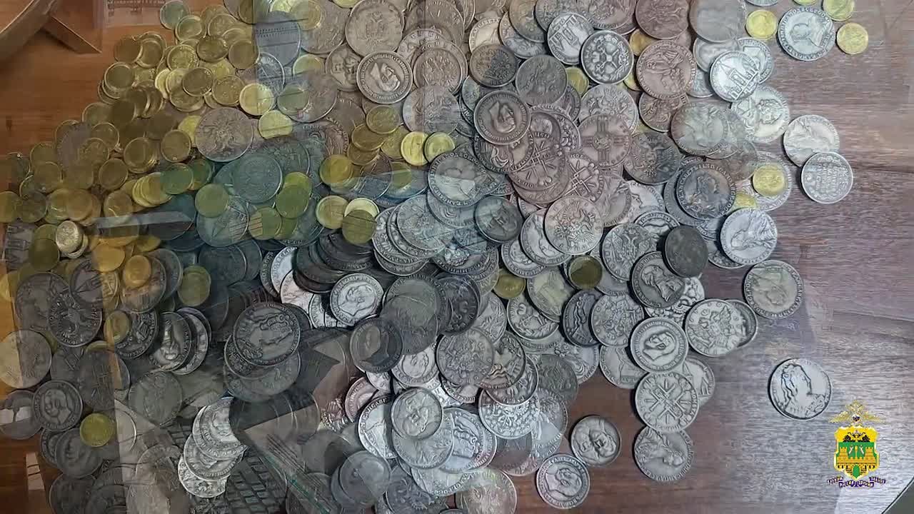 Продавец "ценных монет" обманул пенсионера в Ейске