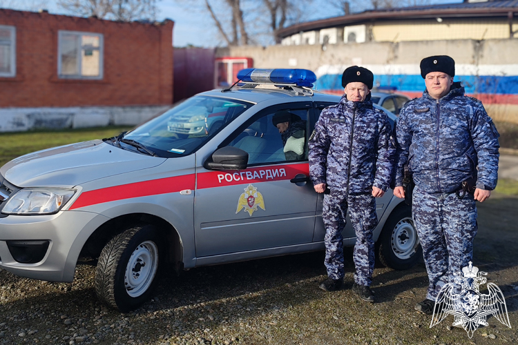 Житель Лабинска поблагодарил сотрудников Росгвардии за помощь в тушении пожара