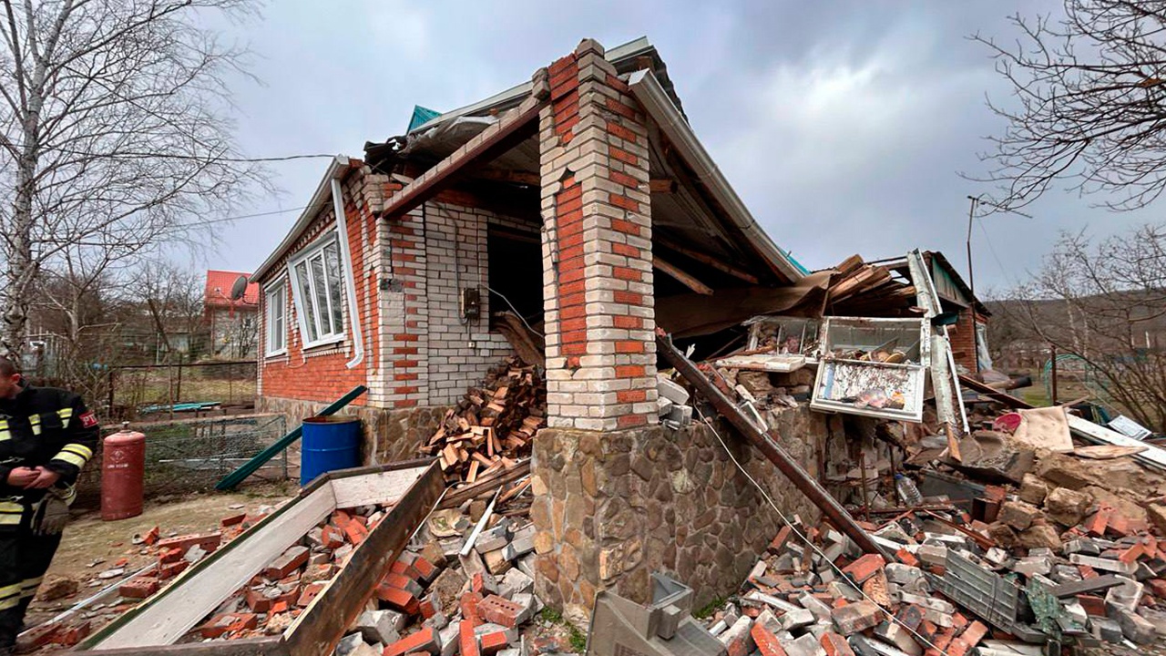 На Кубани в жилом доме произошел взрыв, один человек под завалами