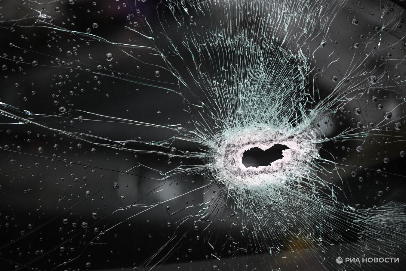 Обломки БПЛА выбили окна в четырех домах на Кубани