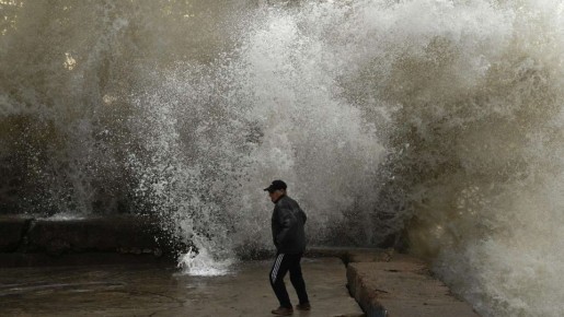 На Анапу идут шестиметровые волны