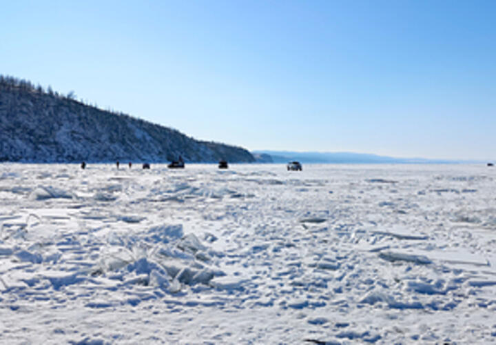 Трагедия на Байкале по пути к мысу Три Брата: семь туристов провалились под лед. Что об этом известно?