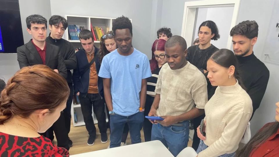 Иностранных студентов Краснодара познакомили с русскими народными традициями в Доме молодёжи