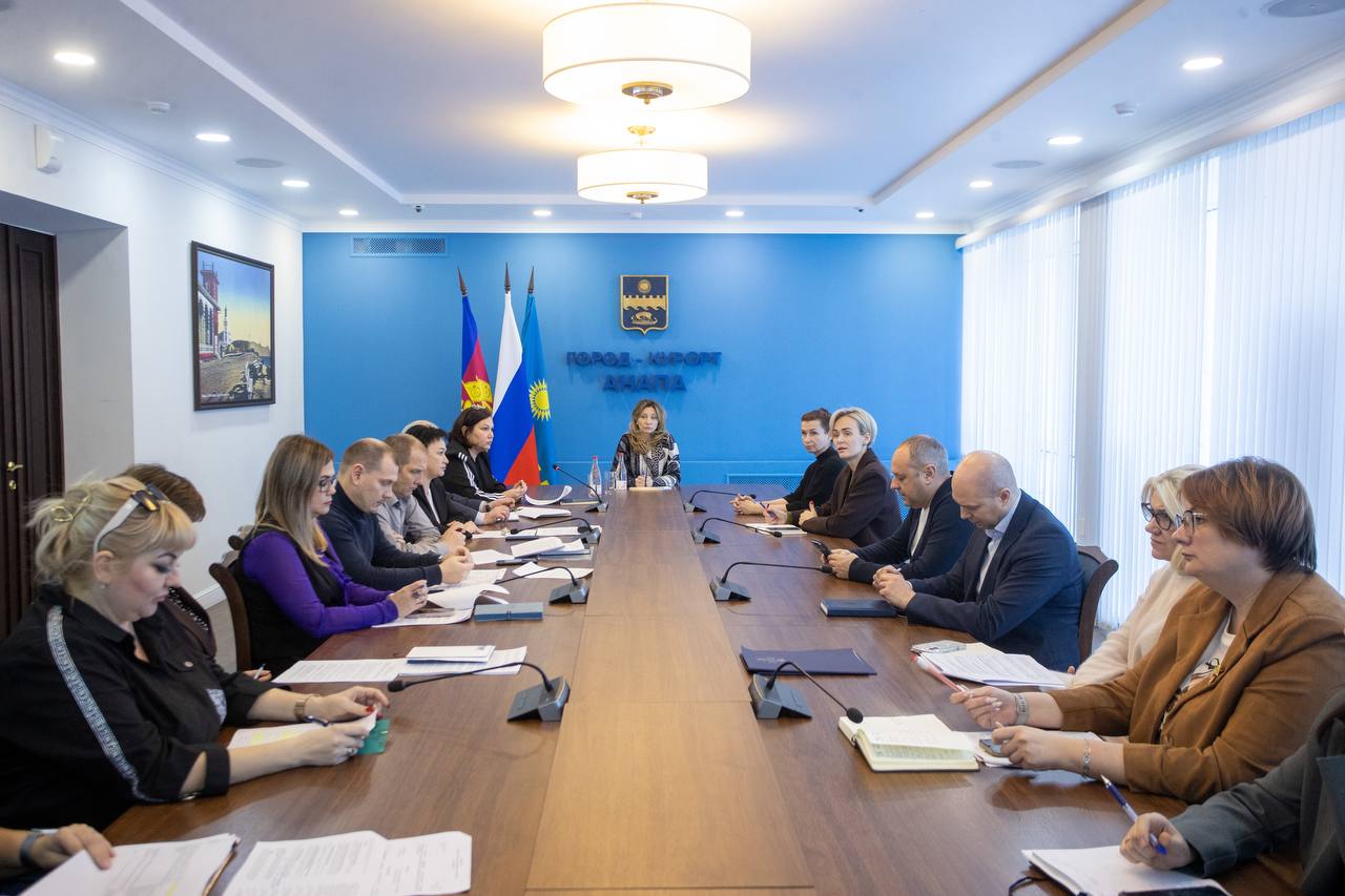 В Анапе обсудили исполнение муниципальных программ за 2025 год