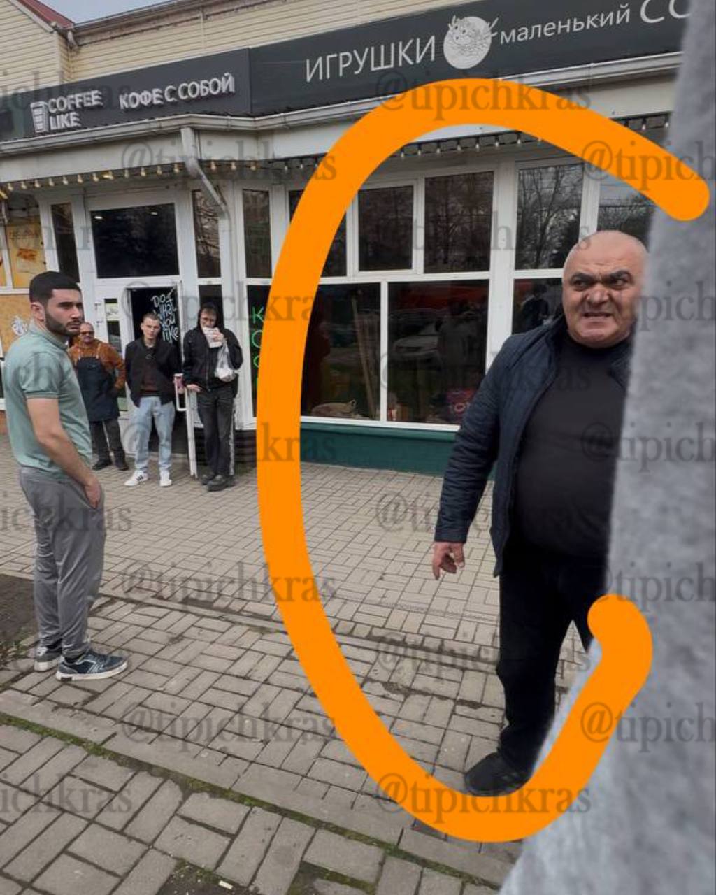 Полиция проводит проверку по нападению хозяина пекарни на подростков