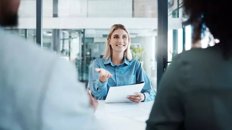 Каждая пятая россиянка хотела бы, чтобы на 8 Марта ей оплатили коммуналку