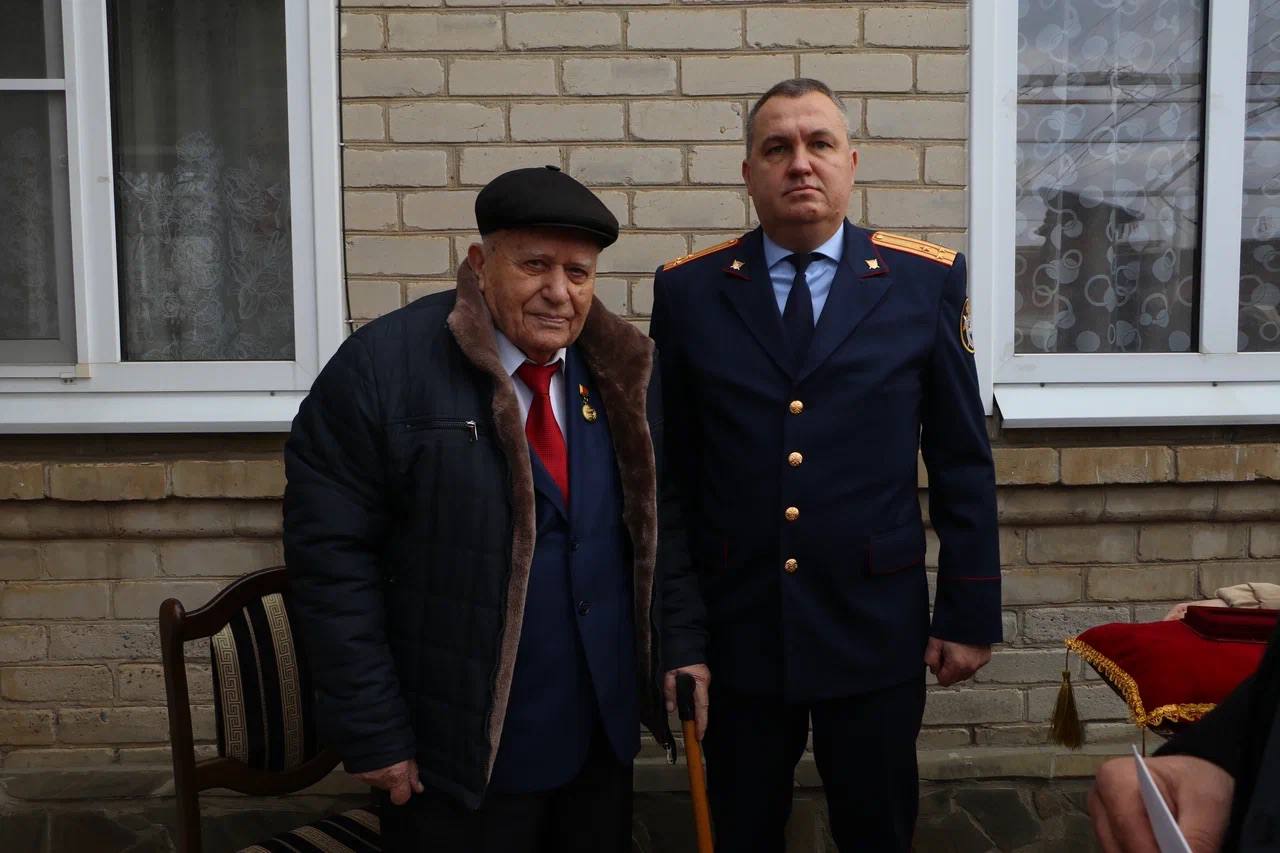 Представитель следственного управления СКР по Краснодарскому краю навестил ветеранов Великой Отечественной войны и поздравил их с наступающим Днем защитника Отечества