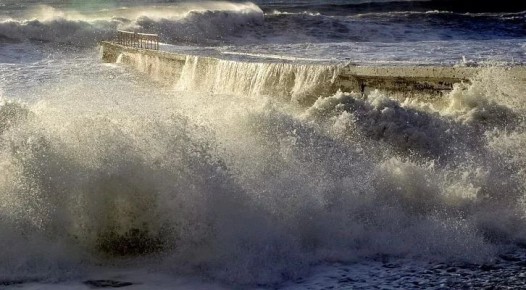 В Сочи ожидается усиление волнения моря