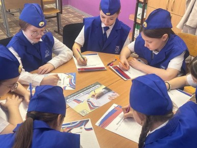 В преддверии Дня защитника Отечества учащиеся «полицейских классов» и «юные инспектора дорожного движения» принимают участие в патриотических мероприятиях